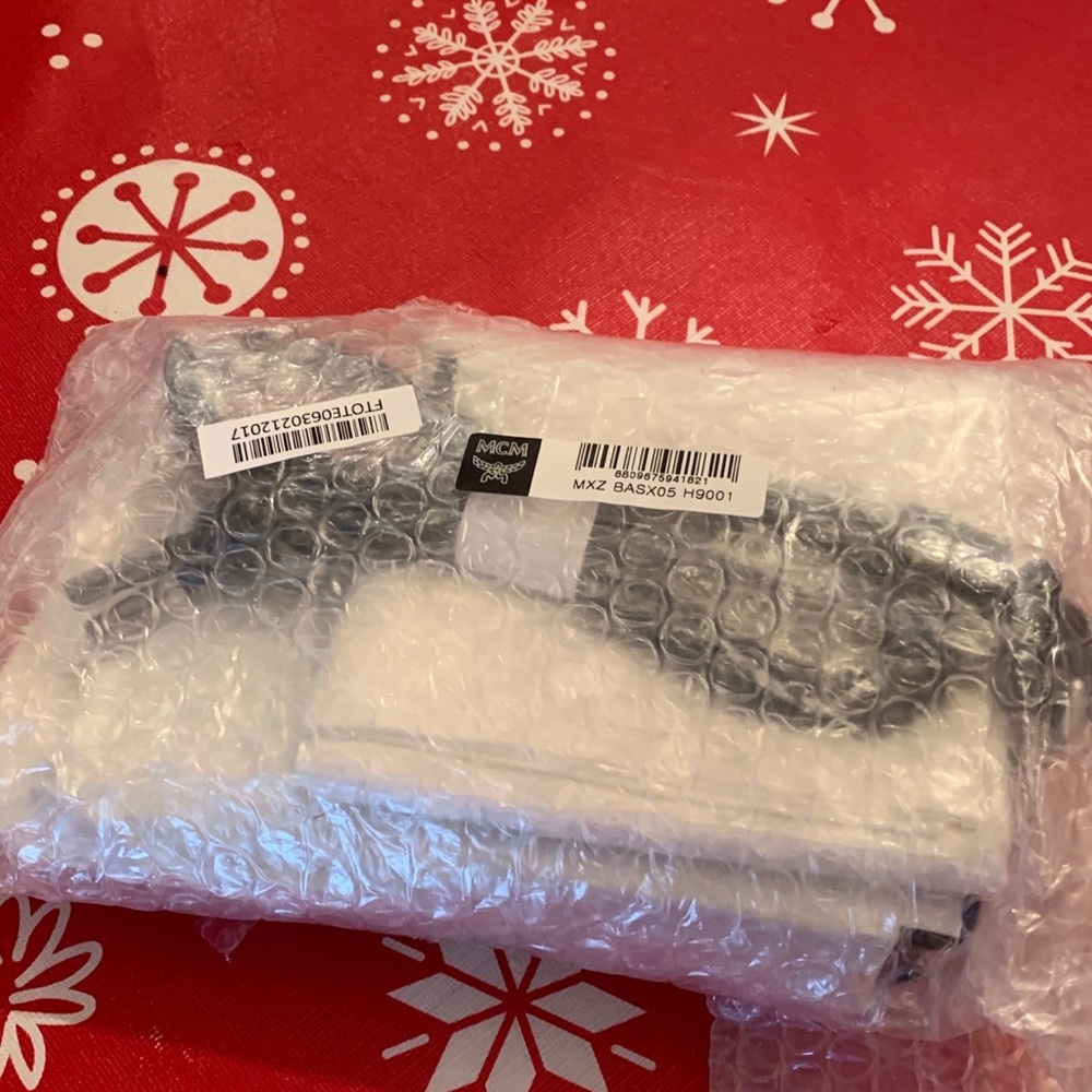 Authentic MCM Leather VISETOS logo print phone/card lanyard/Crosby - Picture 14 of 16